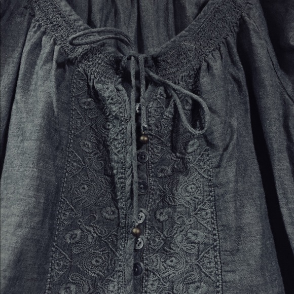 St. John’s bay cute chambray embroidery top - Picture 2 of 8